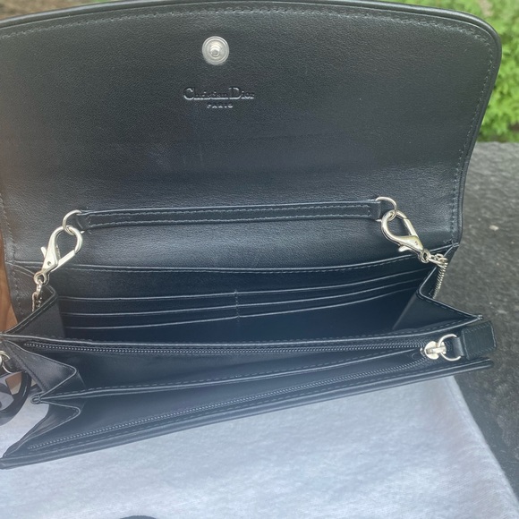 💯% Authentic Christian Dior wallet on Chain - Picture 11 of 16
